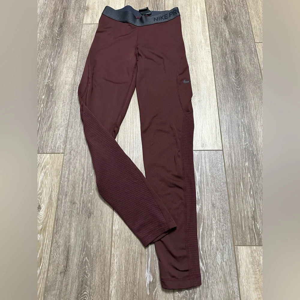 🛍️ NIKE Pro Dri - Fit maroon color with black logo new condition.